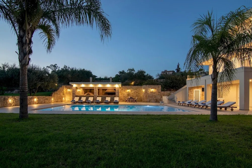 Melitini in Souda With 7 Bedrooms and 6 Bathrooms