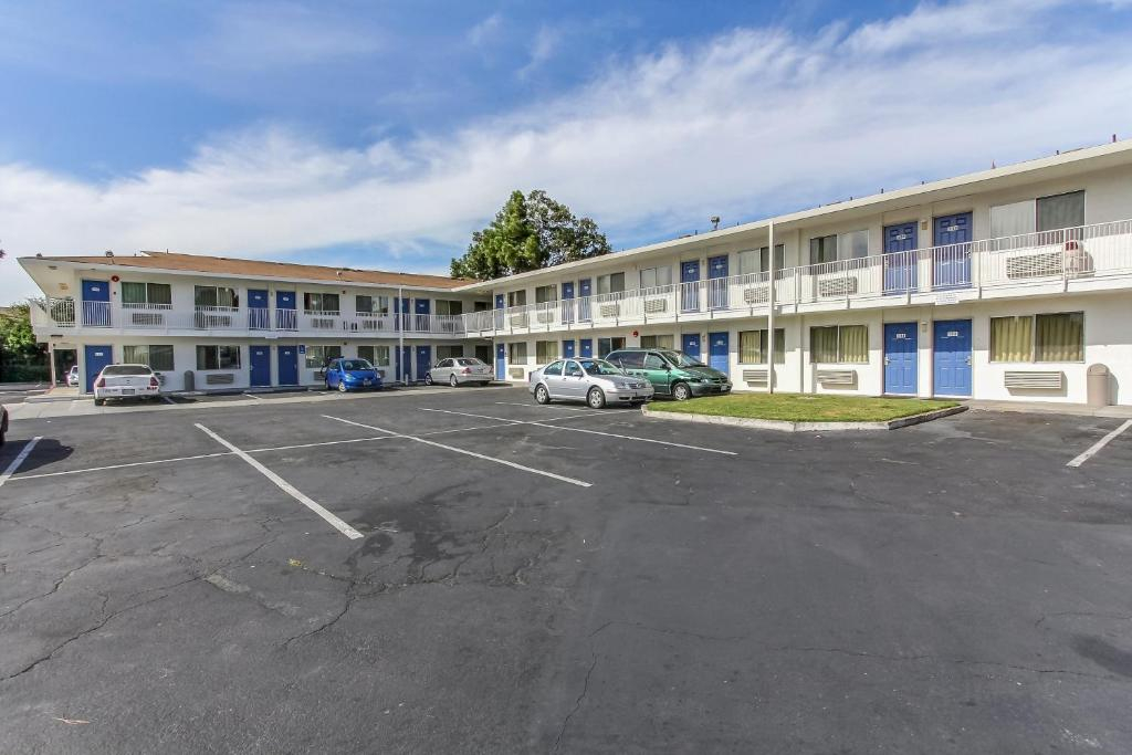 Super 8 by Wyndham Santa Clara