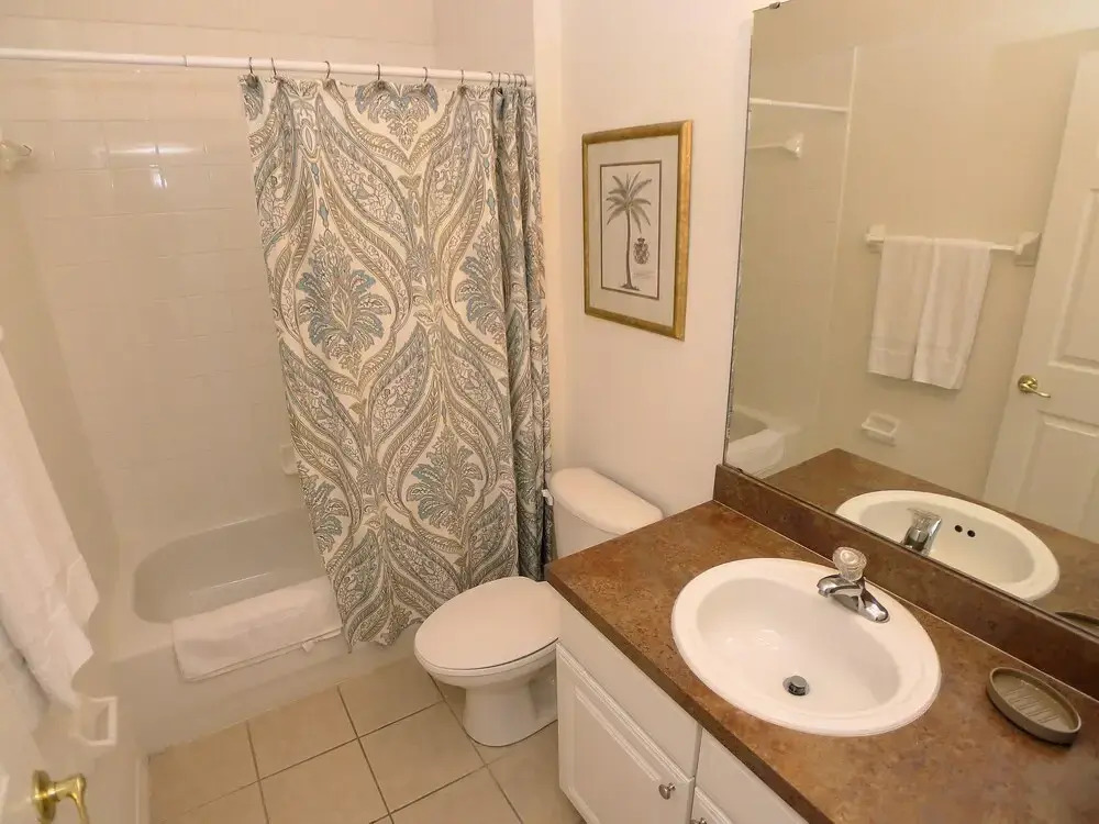 5 Bed Pool Home On Gated Community 1027