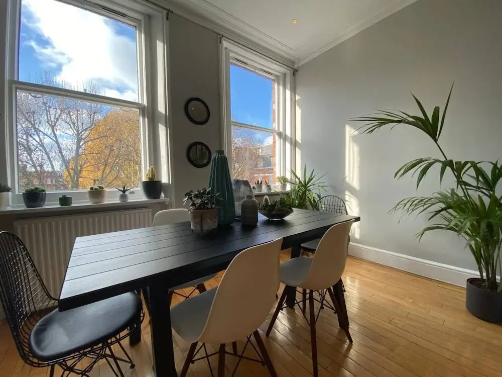 Beautiful 2 Bedroom Property in Earl's Court