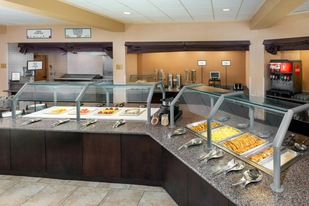 Embassy Suites by Hilton Kansas City International Airport