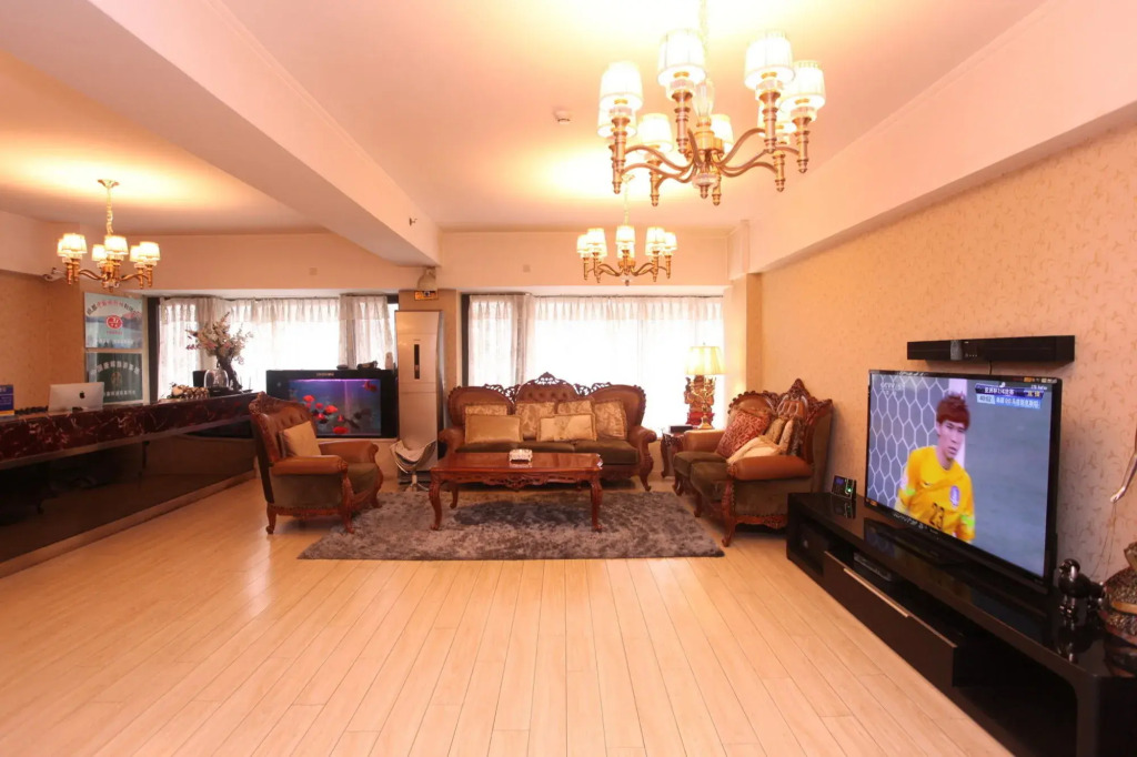 Chengdu Longhu Haibin Hotel