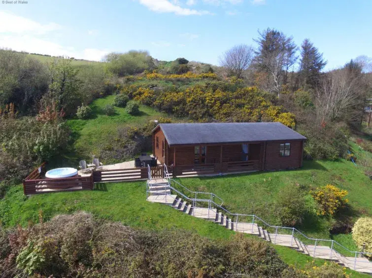 Holiday Home Uwch y Castell