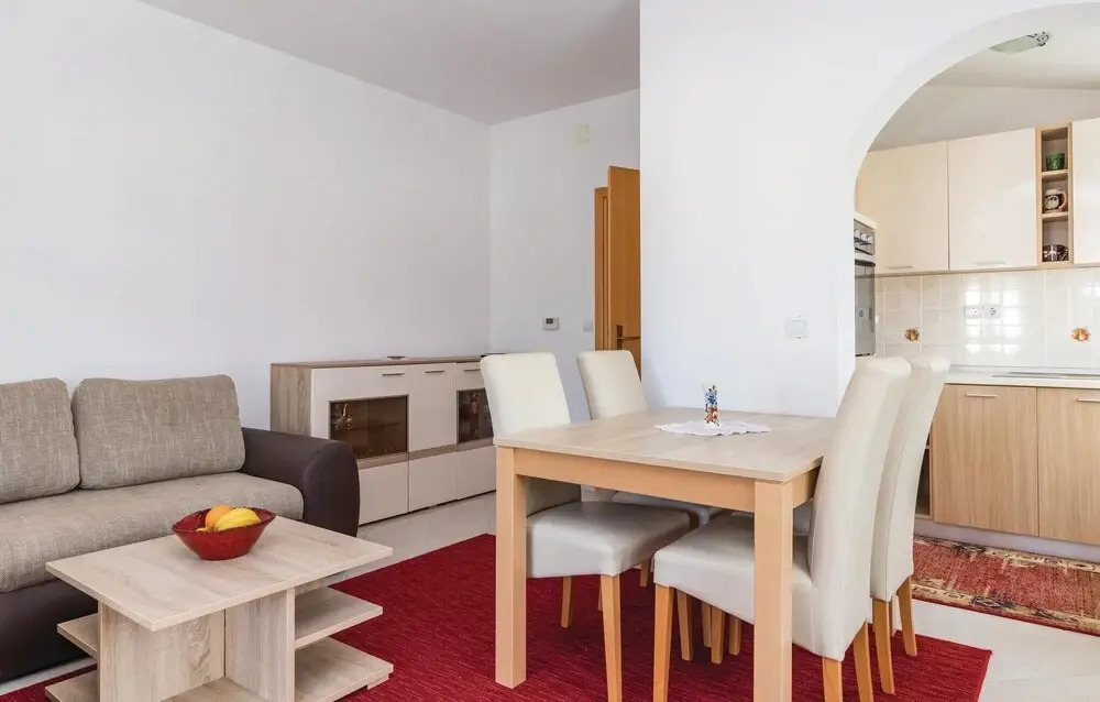 Beautiful Apartment In Valbandon