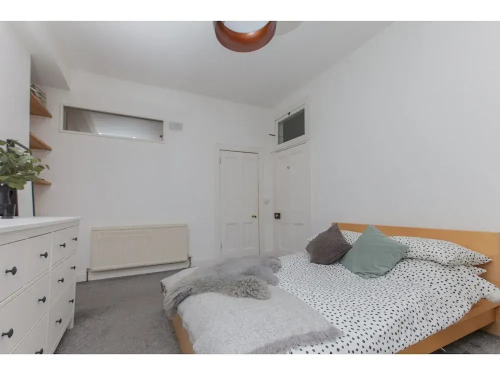 Spacious, Stylish 2BR Flat For 4 in Leith Walk