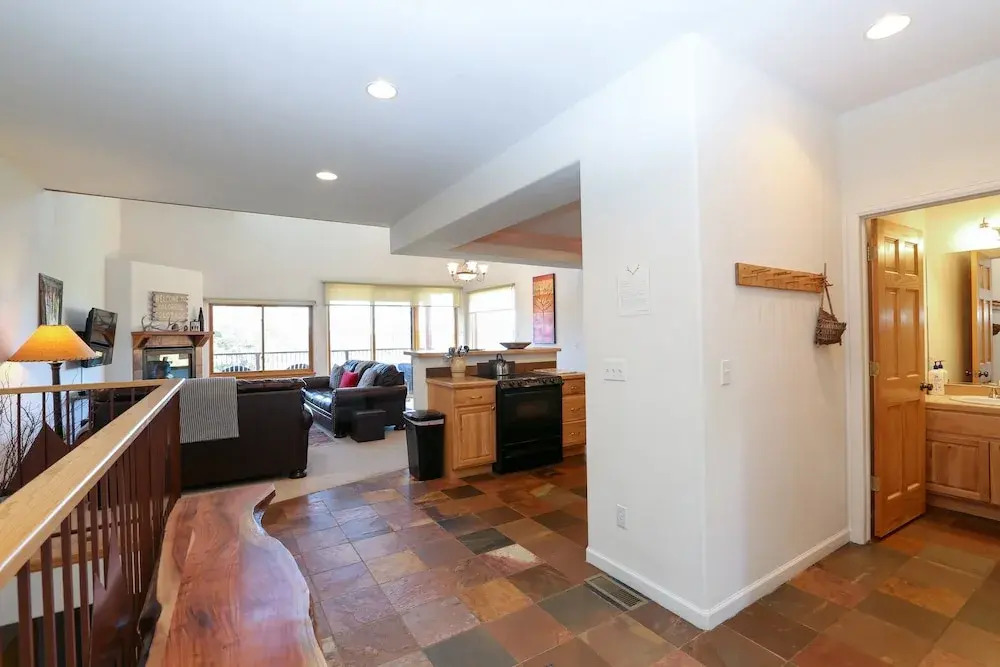 Condo on Shuttle Route 3 Bedrooms 4 Bathrooms Condo