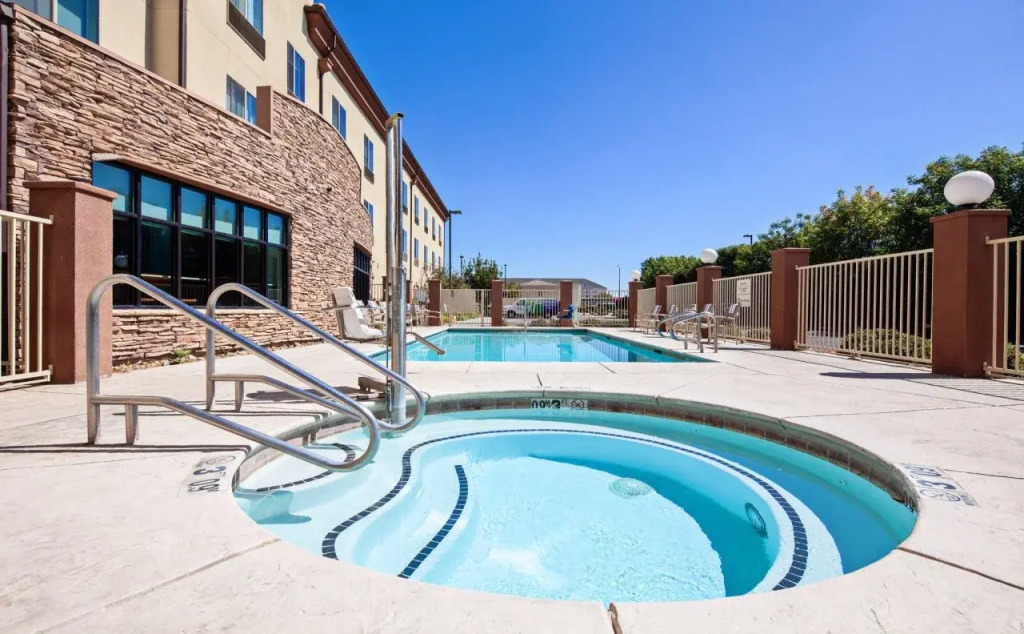 Holiday Inn Express & Suites Clovis Fresno Area by IHG