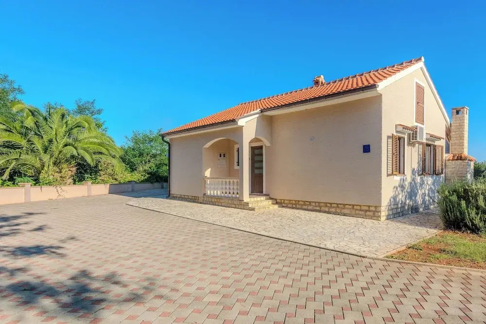 Holiday home Suric