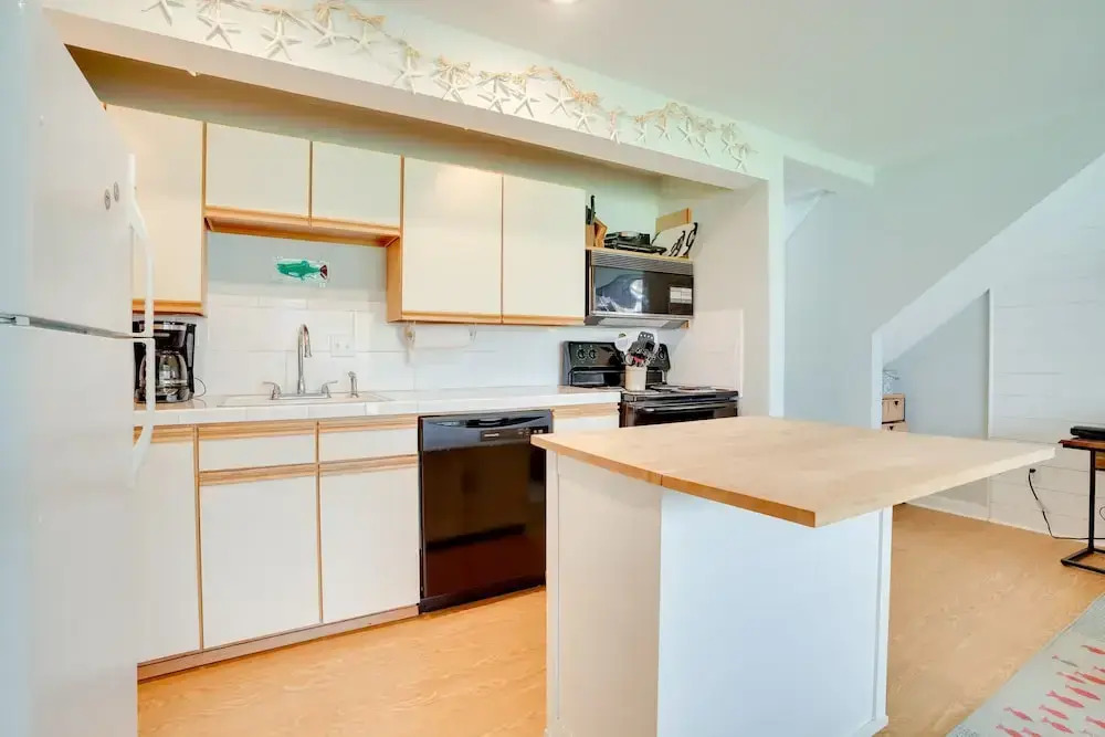 Lovely Crescent Bar Condo w/ Community Amenities!