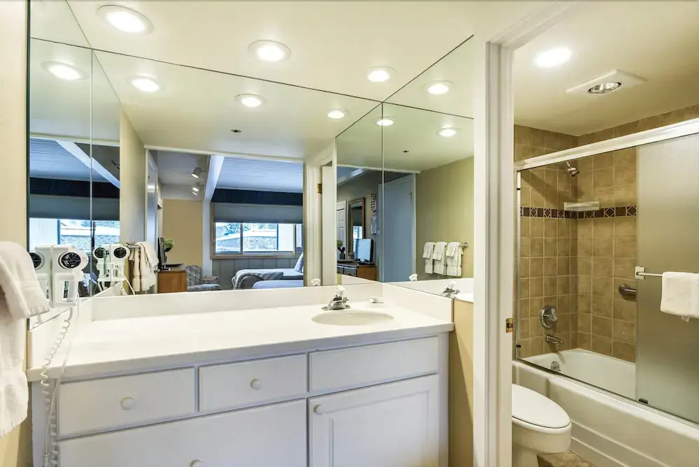 Stonebridge Condominiums