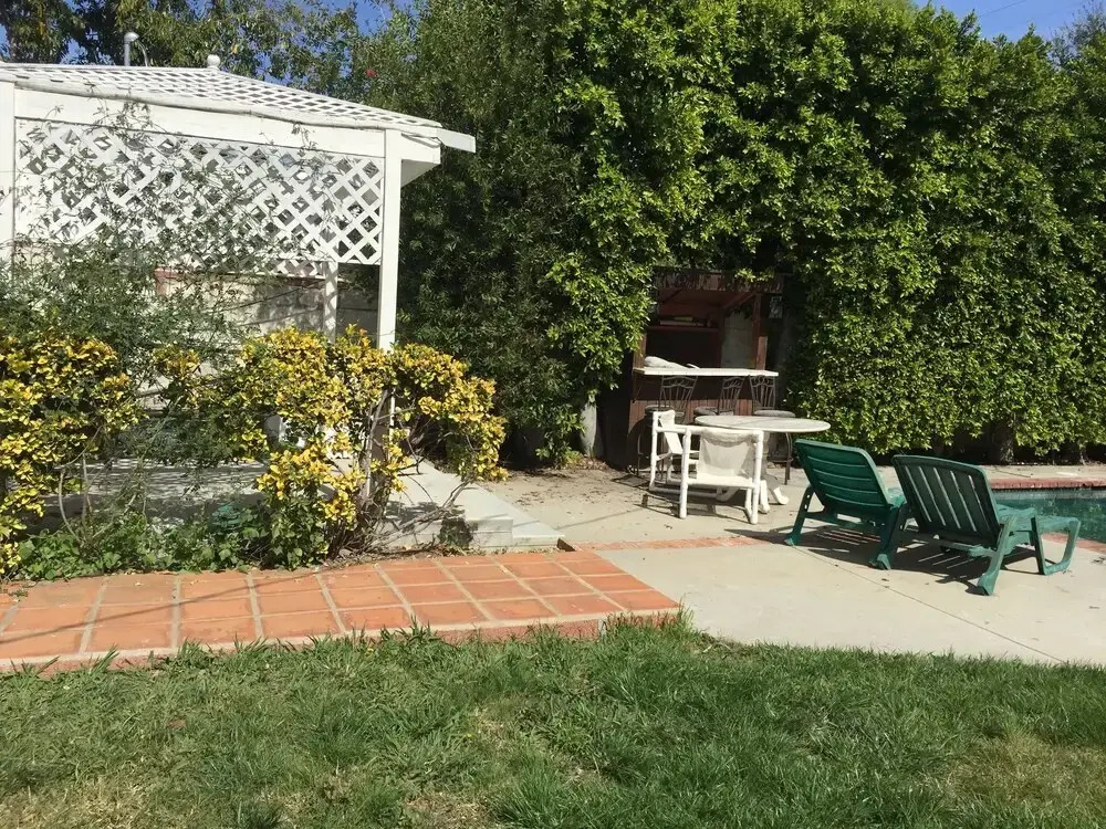 Lovely 2 Bedroom Home with Pool