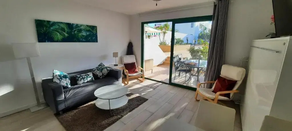 Lanzarote-Beach-Apartment, Las Cucharas Beach, Costa Teguise -- 1 MINUTE WALK FROM MAIN SQUARE, 35 METERS FROM BEACH