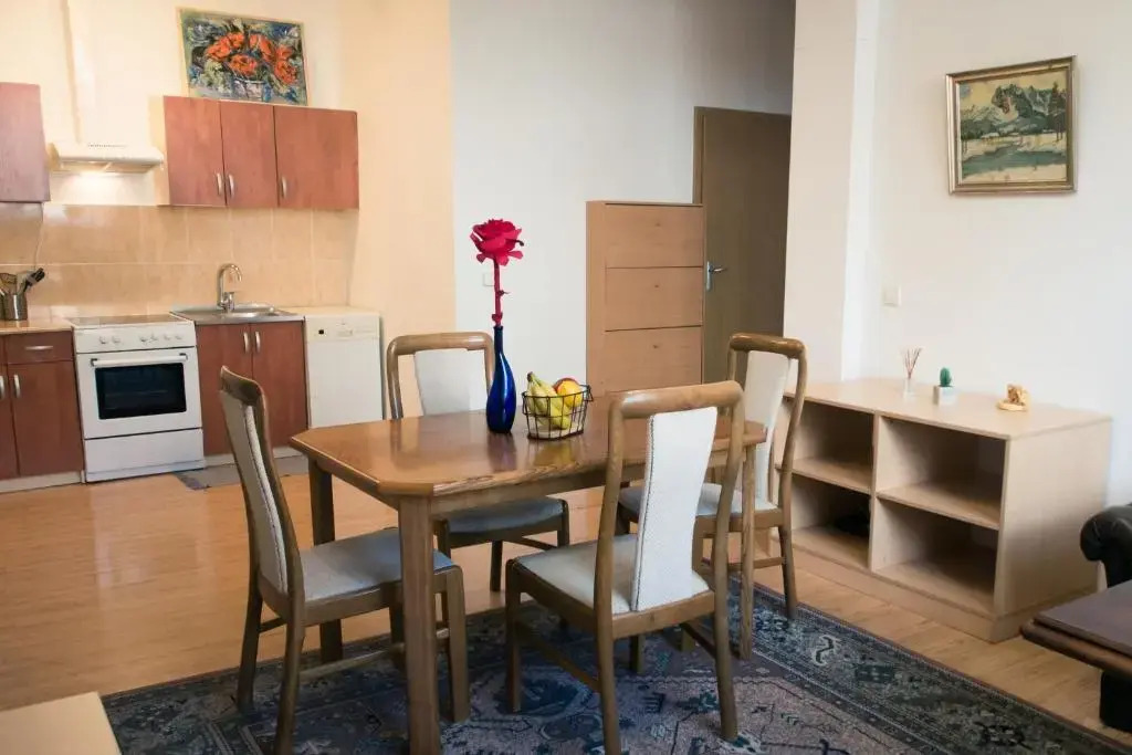 Town Hall 3 Bedroom Apartment