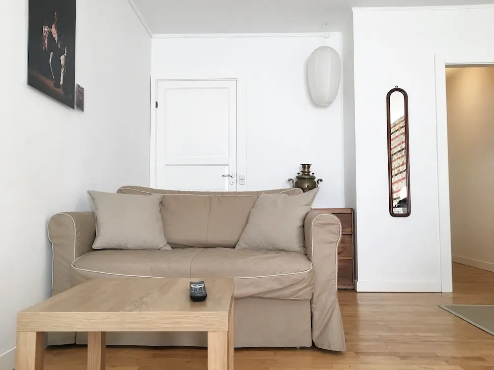 Apartment close to Metro 140-1