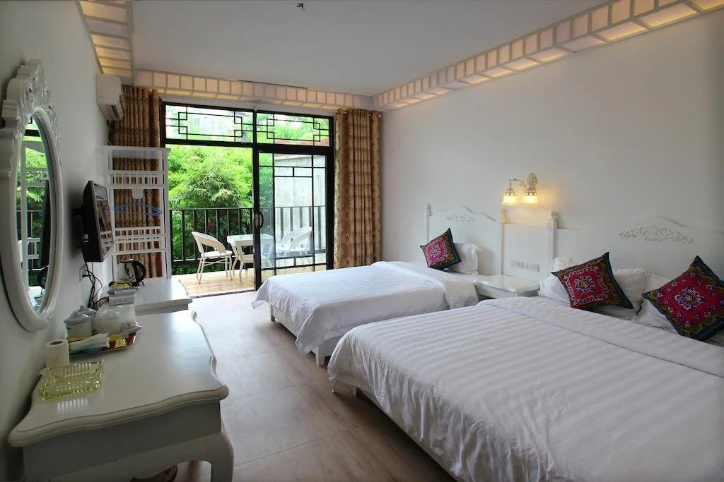 Warm Cloud Mountain Residence Hotel (Yangshuo West Street Branch)