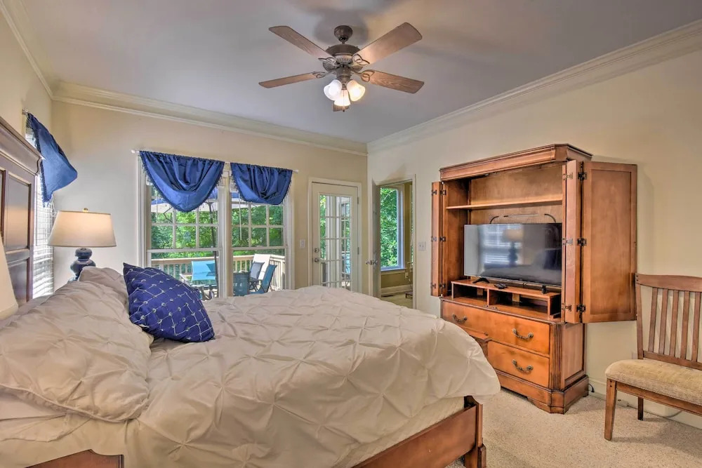 Big Canoe Retreat w/ Deck & Golf Course Views