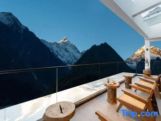 Yujian Mountain Snow Mountain Homestay