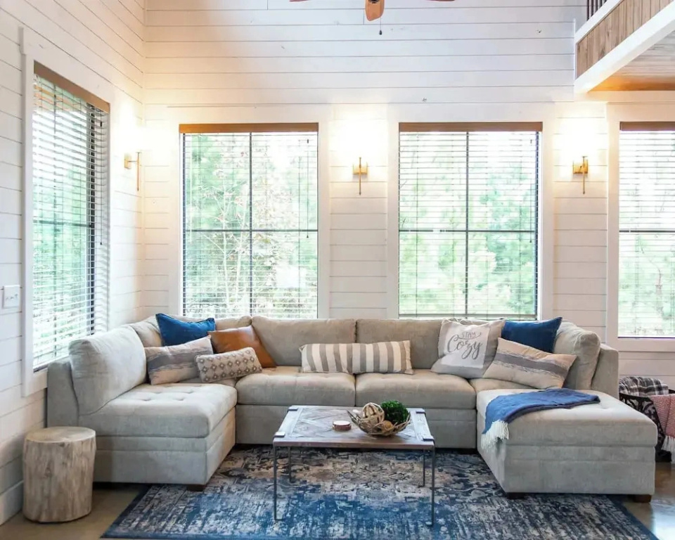 Sugarberry Farm Farmhouse! Firepit, Porch Swing