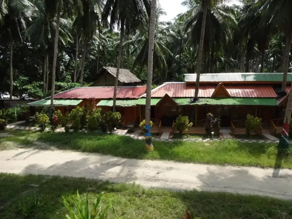 Gold India Beach Resort