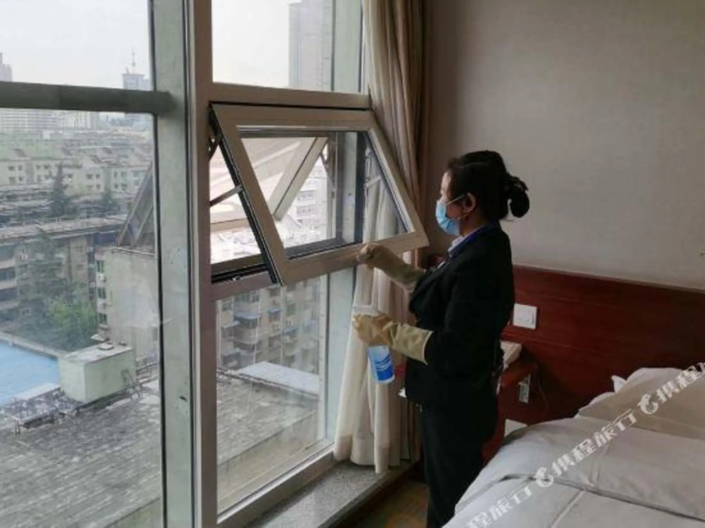 Sunshine Holiday Hotel