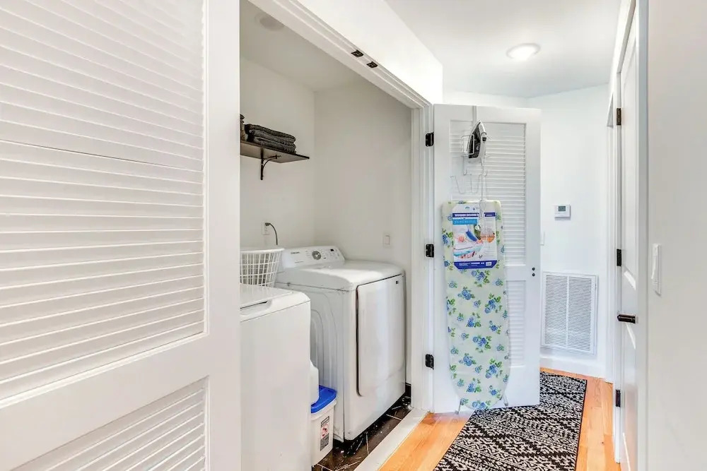 Modern Elizabeth Apartment ~ 1 Mi to Train Station