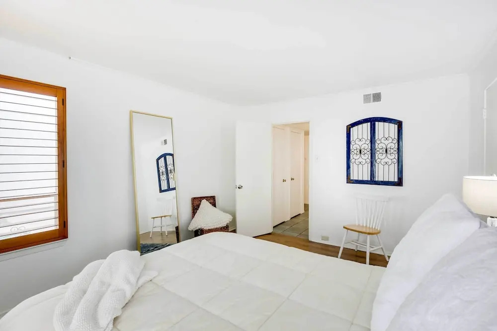 Stylish Condo w/ Pool in Knox Henderson!