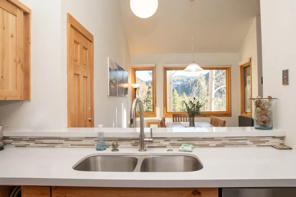 1622 Quicksilver 2 Bedroom Townhouse by RedAwning