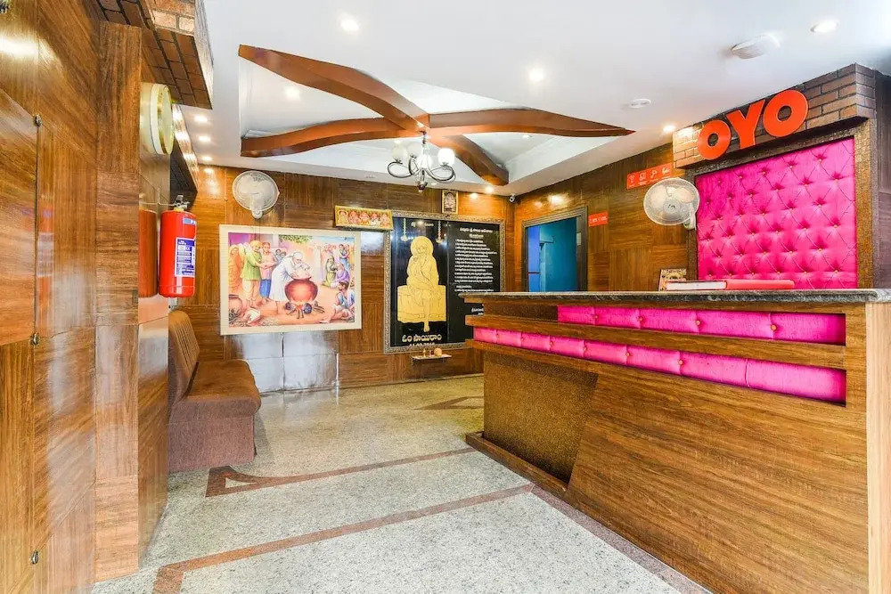 Oyo Flagship 41595 Gayatri Grand