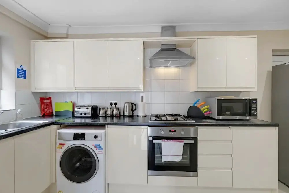 Stylish 4 Bedroom Home in Brightside Ave