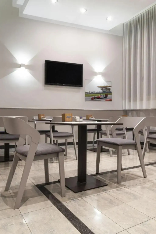 Mokinba Hotels King