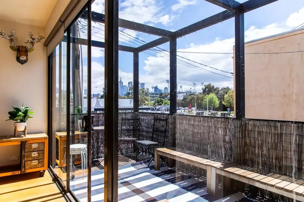 Trendy 2 Bedroom Townhouse In Melbournes Richmond