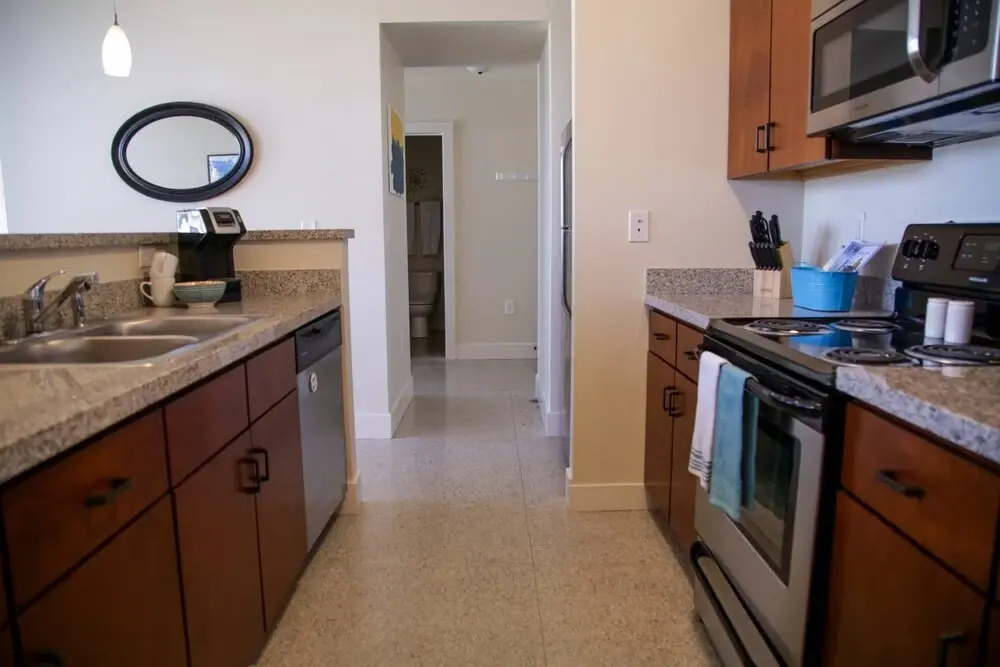Classic Downtown 1BR Apt with Views