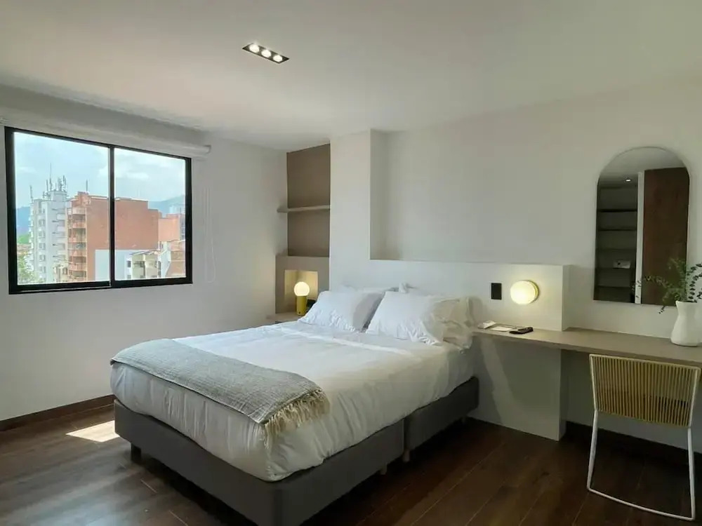 w Impressive 3BR With Balcony in Laureles