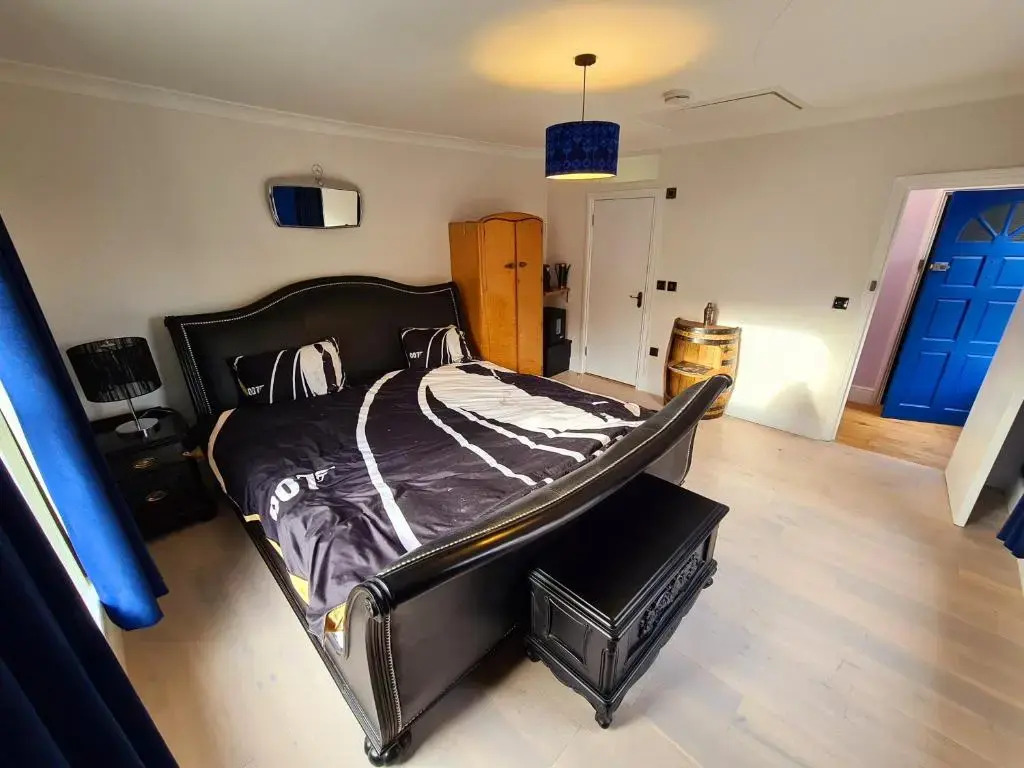 Southsea Royale Studio, James Bond, Parking, Seafront