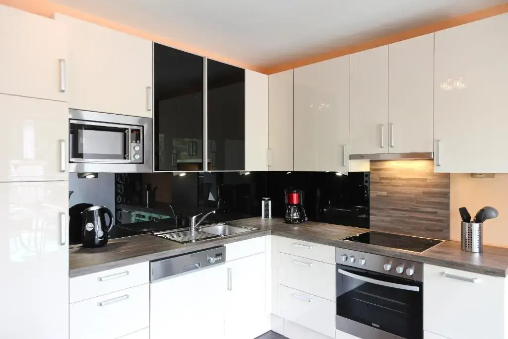 3 rooms Sunny Apartments-Schoenbrunn, 100m2 with balcony