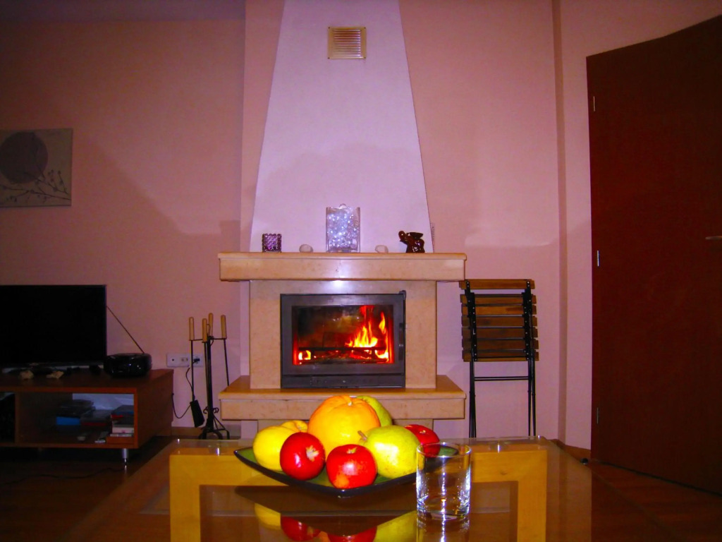 Solar nest with fireplace and panoramic view 700m from skilift and centrum