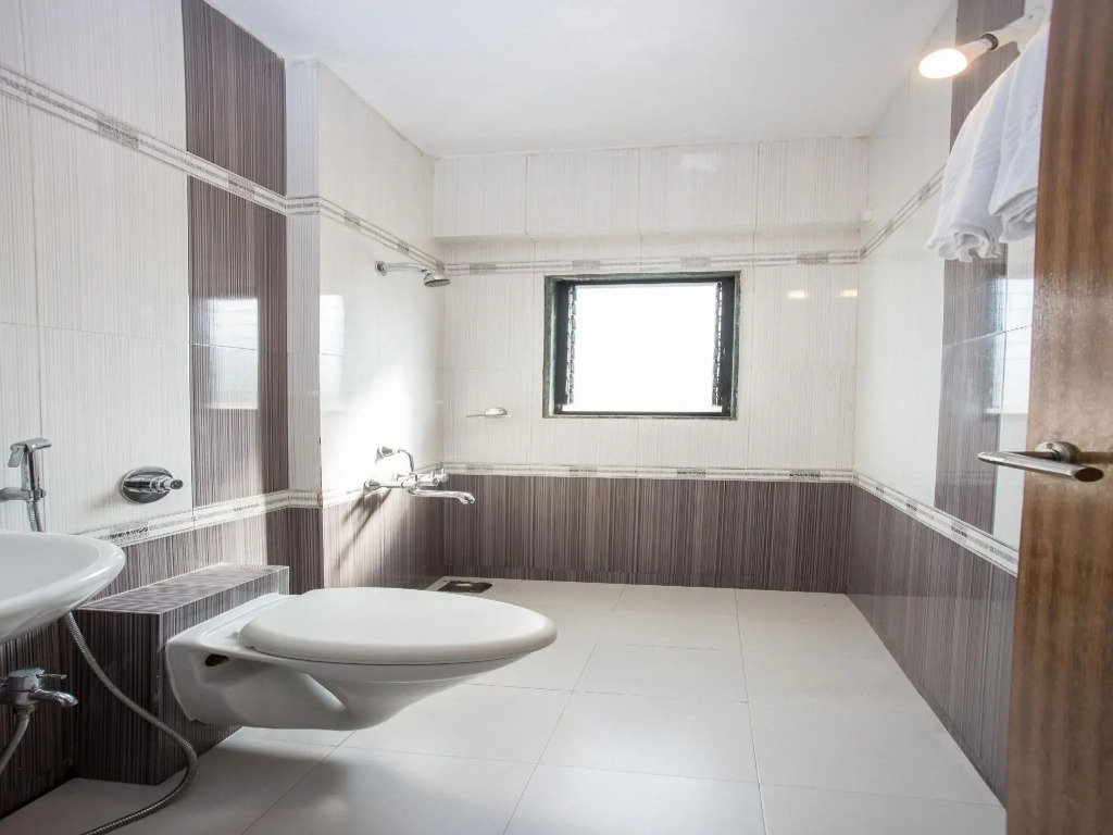 OYO 10679 Hotel Nanashree Executive