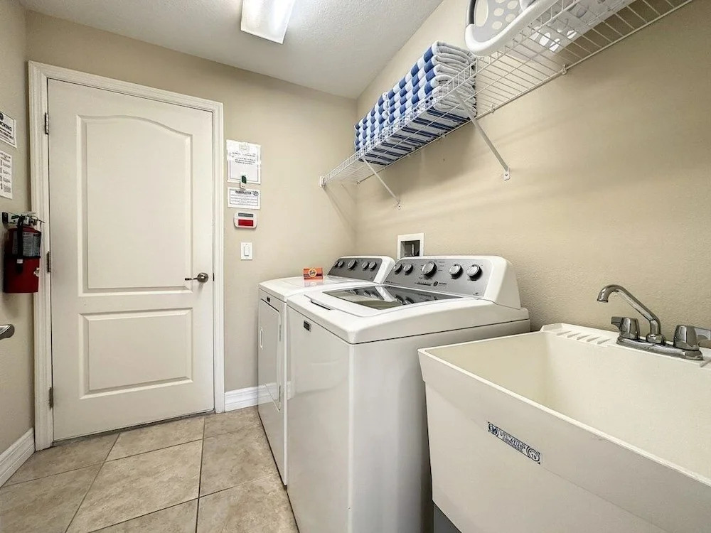 4 Bed 4 Bath With Private Pool/spa 4 Bedroom Home by RedAwning