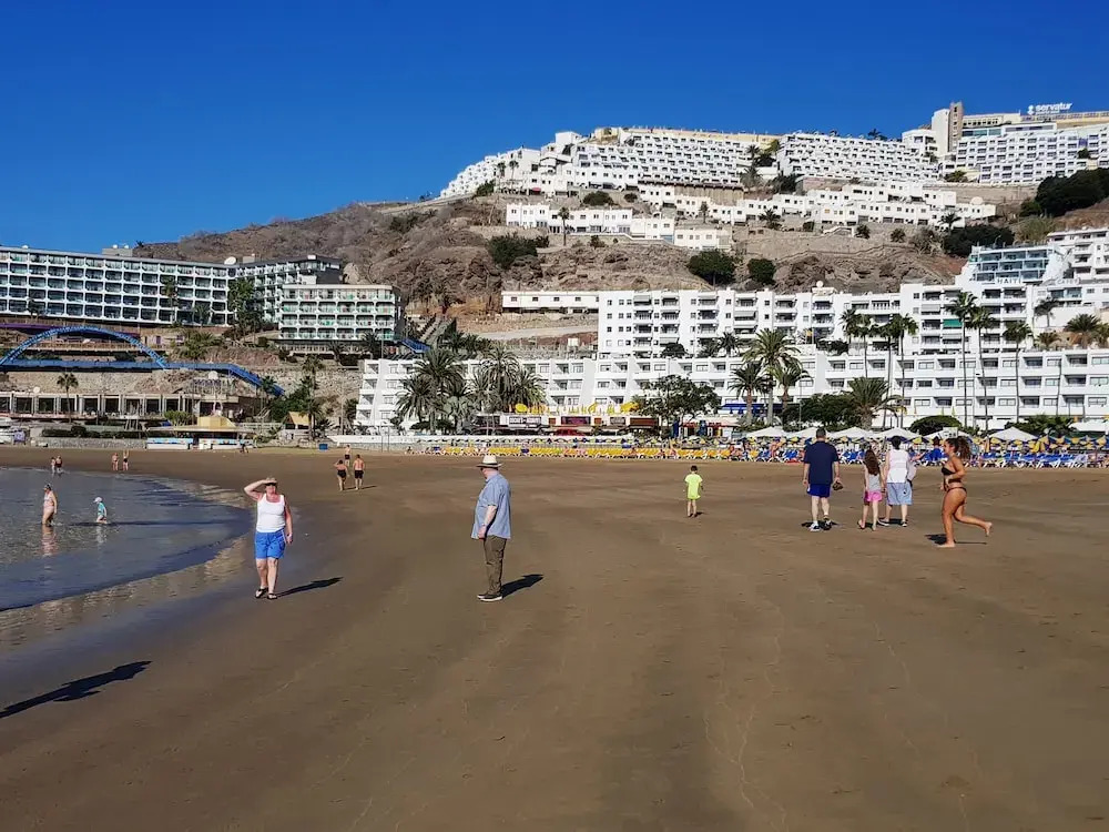 Two bedroom apartment 2 min from beach