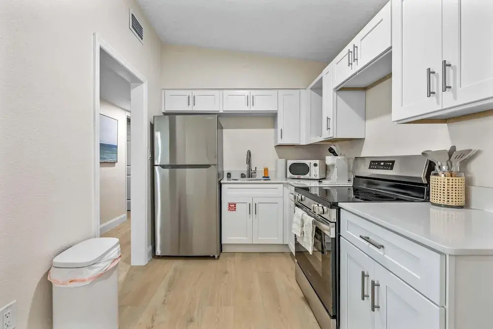 Welcome to The Drift Your Laid-back Beach Escape in Cocoa Beach! 2/2