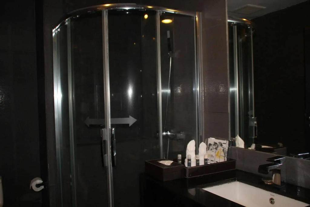Avenue 64 Hotel