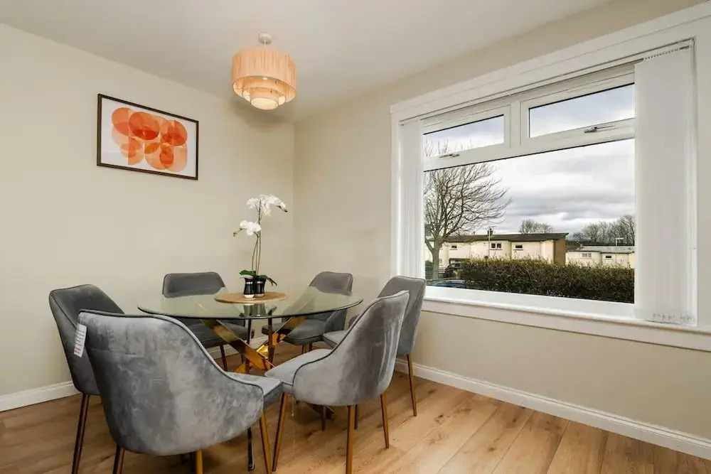 3 Bed House With Driveway