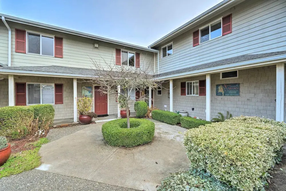 Anacortes Condo - Walk to Town, Marina, + Bay!