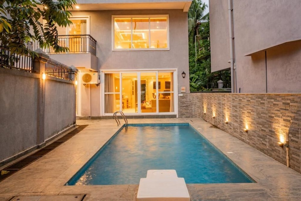 Elivaas Solace AquaVista 5BHK Villa
