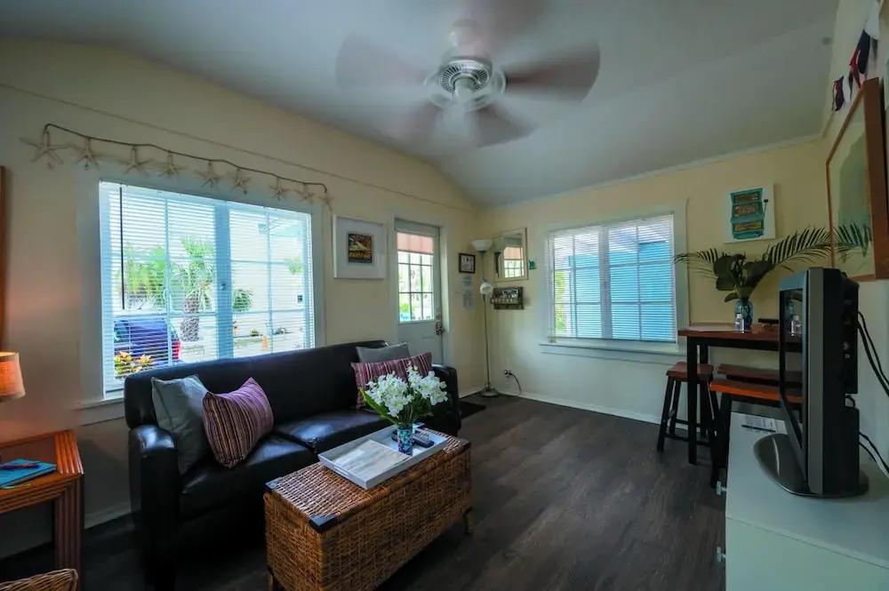 Treasure Island Sunset Beach Bungalow by Tech Travel