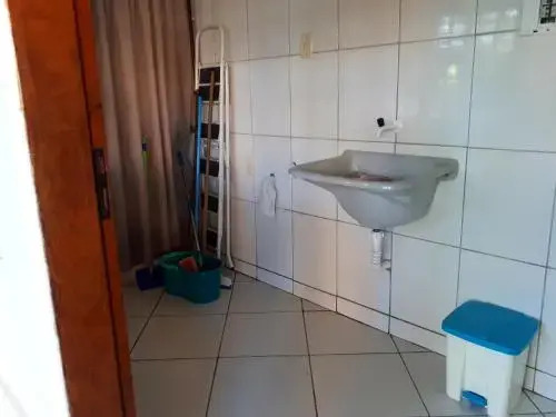 Casa em Unamar,Cabo Frio,à 200m da praia,em condomínio com segurança 24 hs