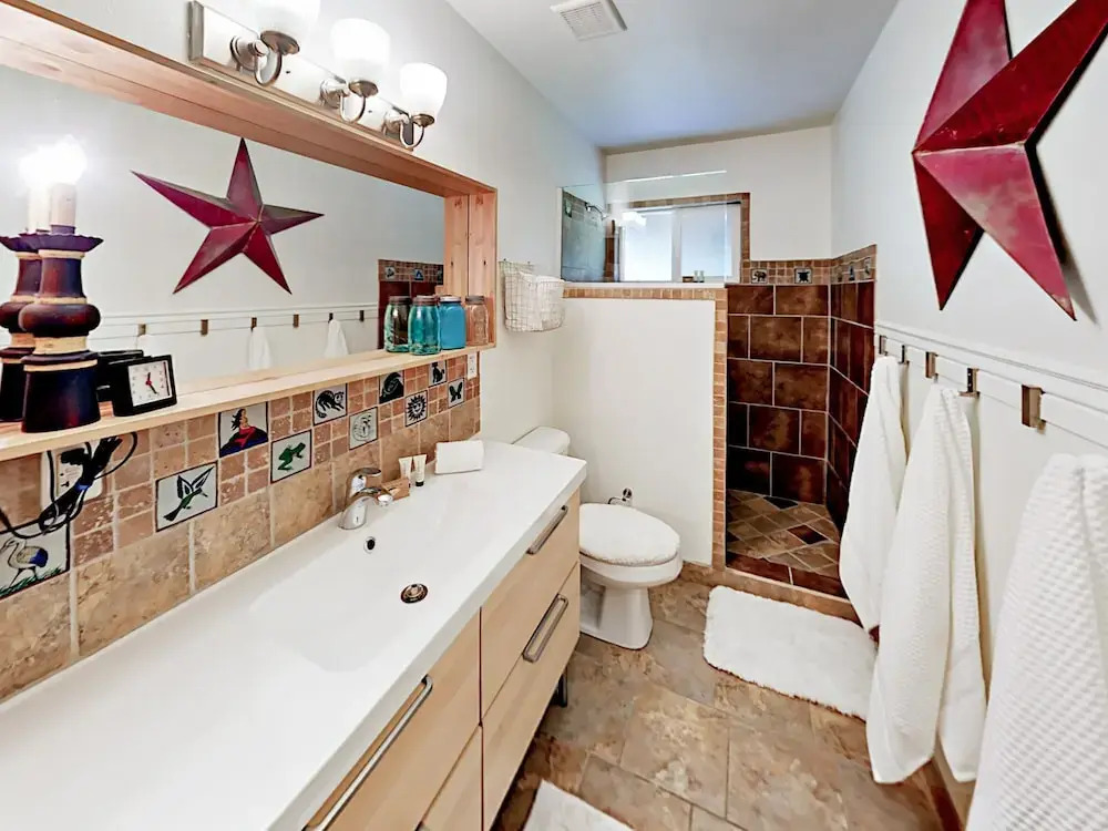 E Indianola - 4 Br Home