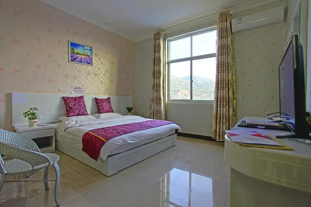 Lijiang Airport Yijia Hotel