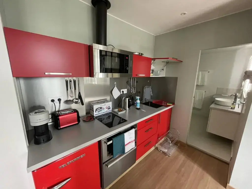 Appartement mignon calme douillet ascenseur clim étage élevé proche parking et toutes commodités au coeur du Toulon historique