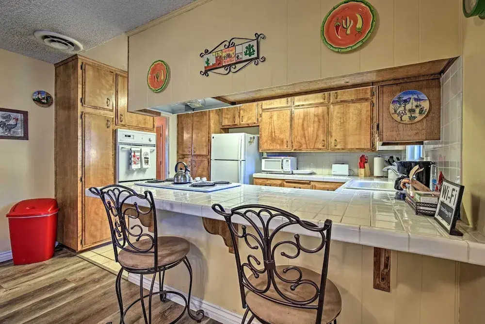 Charming Home, 8 Mi to Joshua Tree Natl Park